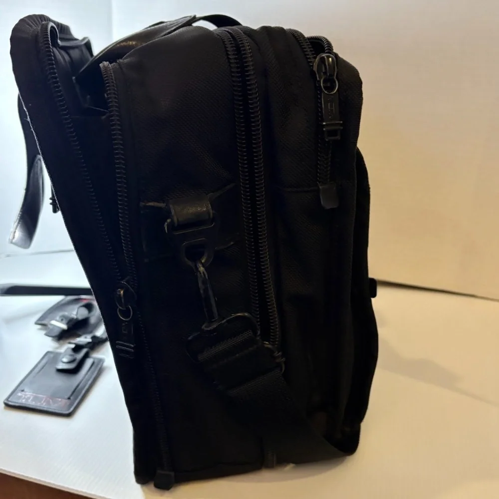 Tumi Alpha Expandable Ballistic Nylon Black Briefcase Messenger Laptop Bag 26160